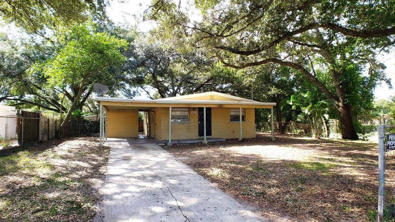 4207 E Sandalwood Cir S in Tampa, FL - Building Photo