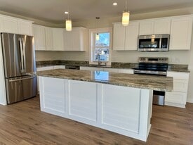 48 Cedar St in Branford, CT - Building Photo