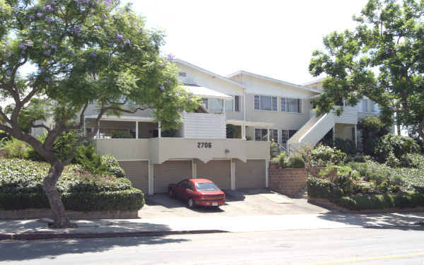 2706 Edgehill Dr in Los Angeles, CA - Foto de edificio