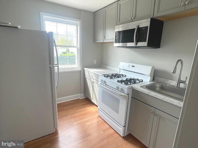 8528 Chestnut Oak Rd in Parkville, MD - Building Photo - Building Photo