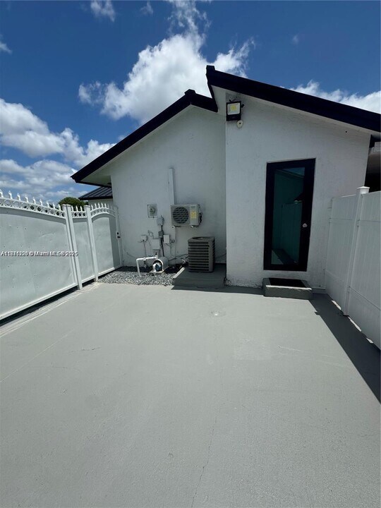 12558 SW 211th Terrace in Miami, FL - Building Photo