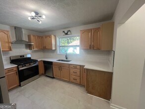 125 Chappell Rd SW in Atlanta, GA - Foto de edificio - Building Photo