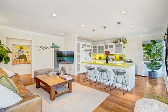 750 Vernon Ave in Los Angeles, CA - Building Photo - Building Photo