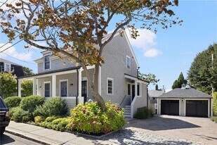 9 Anthony St in Newport, RI - Building Photo