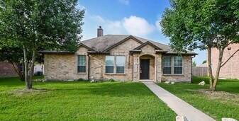 209 Moonlight Dr in Red Oak, TX - Building Photo
