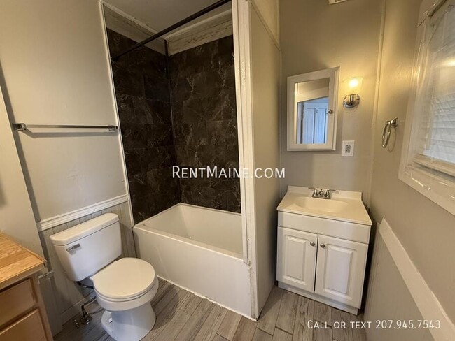 86 Wing St in Bangor, ME - Building Photo - Building Photo