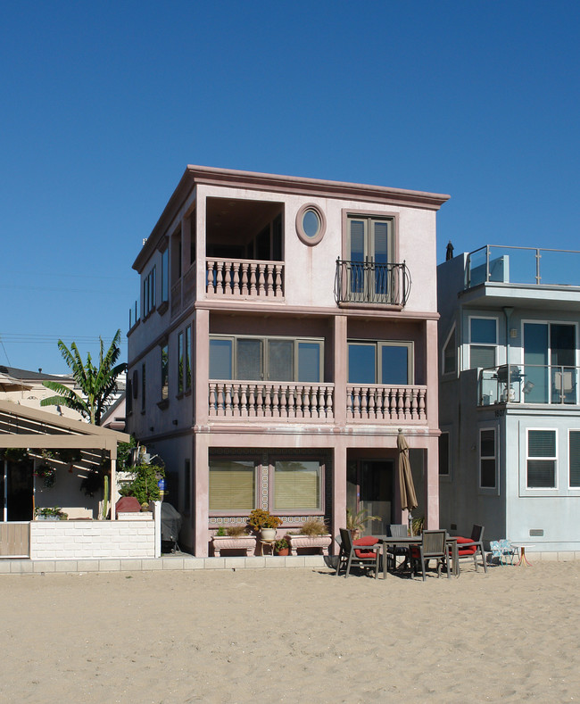 1605 Seal Way in Seal Beach, CA - Building Photo - Building Photo