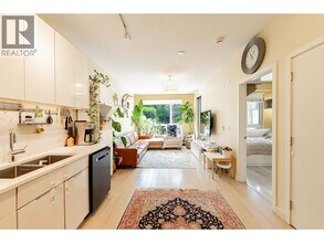 1621 Hamilton Ave in North Vancouver, BC - Building Photo - Building Photo