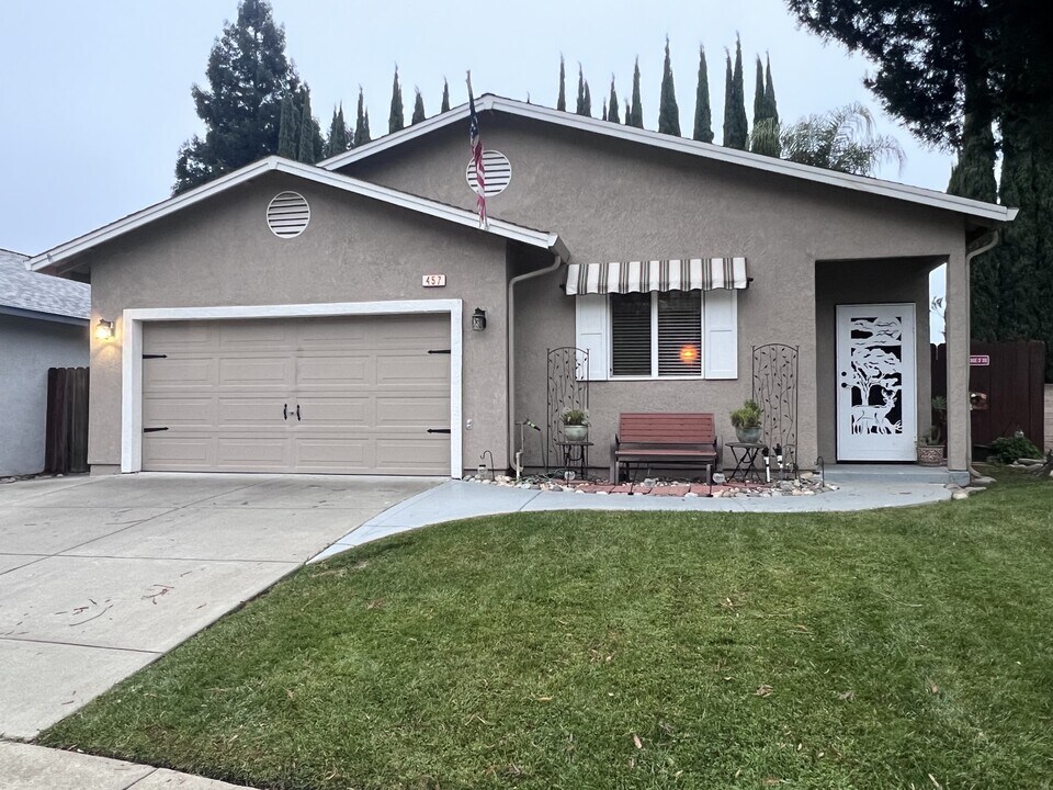 457 Morales Ct in Vacaville, CA - Building Photo