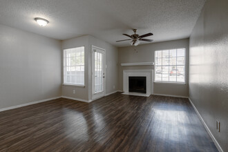 Wildwood Apartments in Austin, TX - Building Photo - Interior Photo