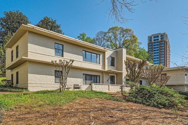 property at 101 Ardmore Pl NW