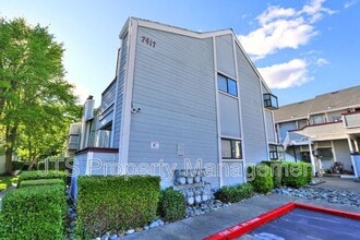 7417 Auburn Oaks Ct in Citrus Heights, CA - Building Photo - Building Photo
