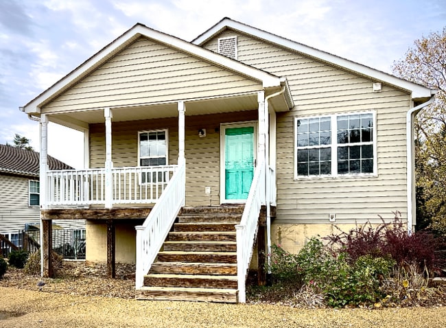 1419 Burgess Ln