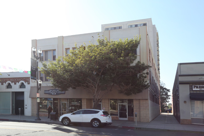 717-721 Pine Ave in Long Beach, CA - Foto de edificio - Building Photo