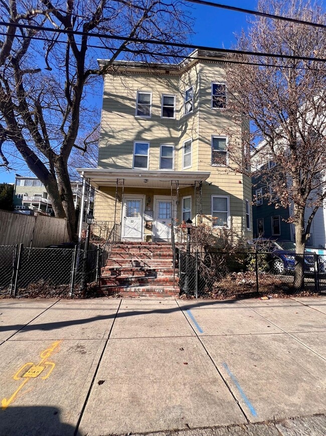 22 Temple St, Unit 2