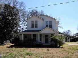 483 W Salisbury St in Pittsboro, NC - Building Photo