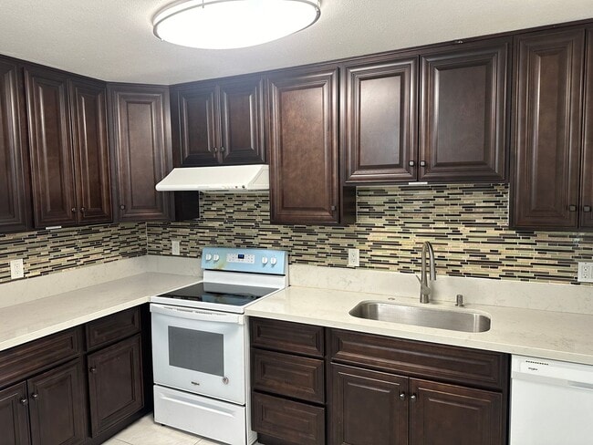2412 Vera Cruz Dr in Modesto, CA - Building Photo - Building Photo