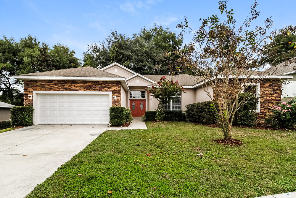 1260 Shorecrest Cir in Clermont, FL - Foto de edificio