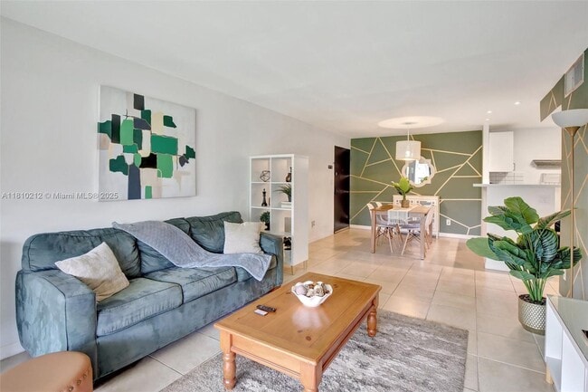 5821 Washington St in Hollywood, FL - Building Photo - Building Photo