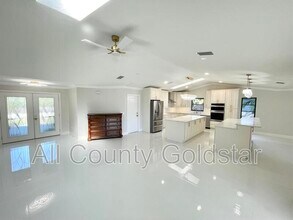 1487 Keyway Rd in Englewood, FL - Building Photo - Building Photo