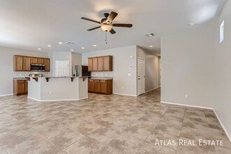 7581 S Royal Crown Ct in Las Vegas, NV - Building Photo - Building Photo