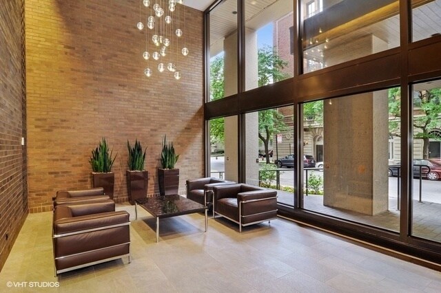 2650 N Lakeview Ave, Unit 2903 in Chicago, IL - Foto de edificio - Building Photo