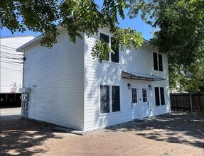 110 E 30th St in Austin, TX - Building Photo - Building Photo