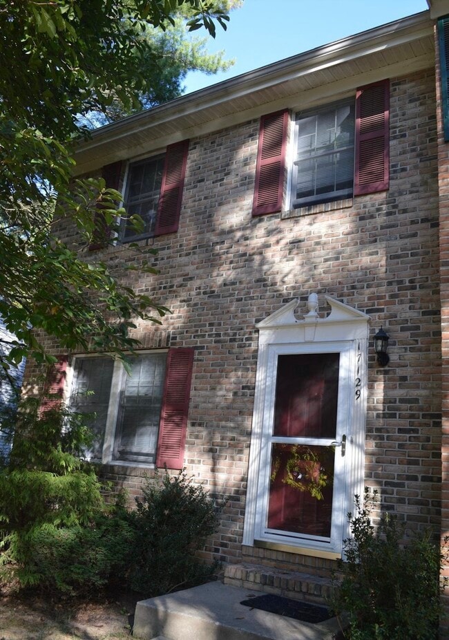 property at 17129 Briardale Rd