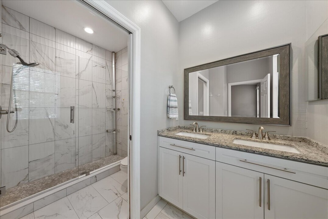 3309 Lisa Ln in Naples, FL - Building Photo