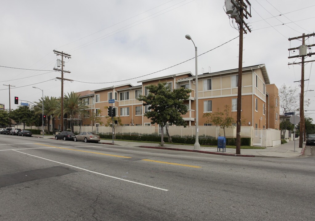 Adams Congress Apartments in Los Angeles, CA - Foto de edificio