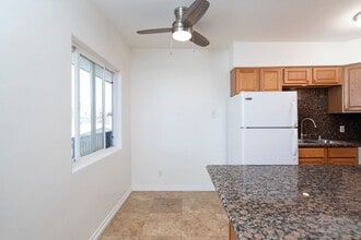 947 Oak Ave in Carlsbad, CA - Building Photo - Building Photo