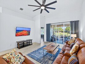 233 W Coral Trace Cir in Delray Beach, FL - Building Photo