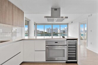 1025 92nd St in Bay Harbor Islands, FL - Building Photo - Building Photo