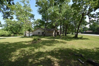 126 Rollingwood St in Baytown, TX - Building Photo - Building Photo