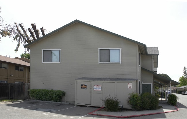 1091 Mi Casa Ct in Concord, CA - Foto de edificio - Building Photo