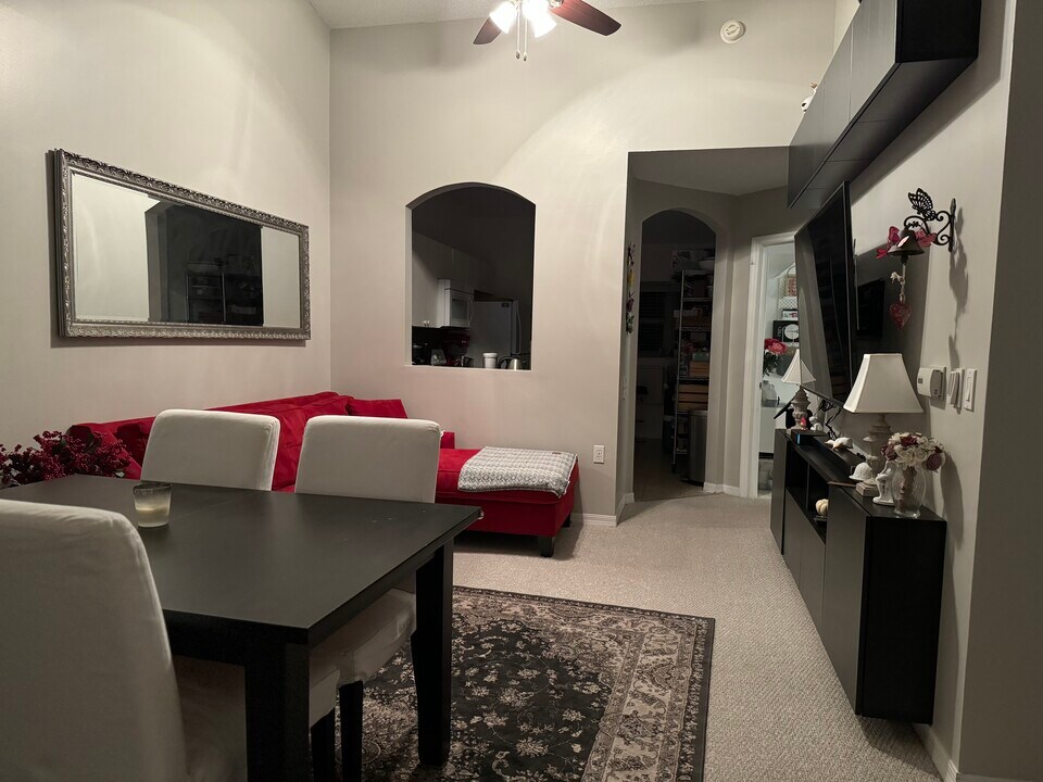 2151 NW 77th Way, Unit 203 in Hollywood, FL - Foto de edificio