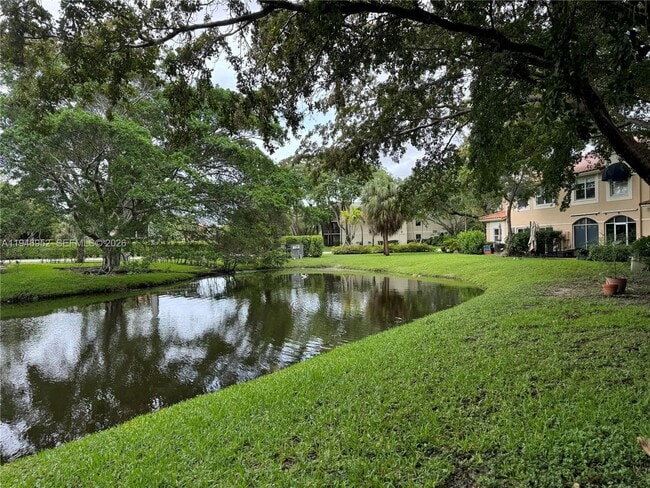 549 Racquet Club Rd in Weston, FL - Building Photo - Building Photo