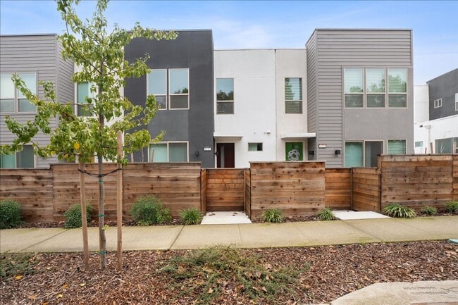 6117 Bridgecross Dr in Sacramento, CA - Building Photo - Building Photo