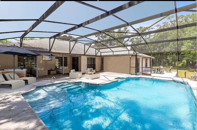 property at 3285 Majestic Oak Dr