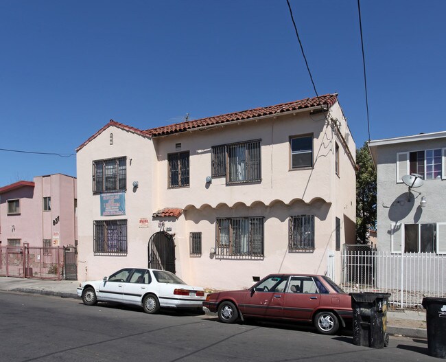 827 W 43rd St in Los Angeles, CA - Foto de edificio - Building Photo