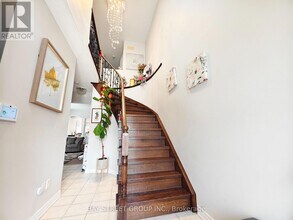 2466 Felhaber Crescent in Oakville, ON - Building Photo - Building Photo