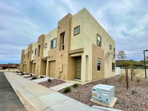 Stone View on Dobbins in Phoenix, AZ - Building Photo - Building Photo