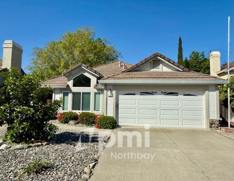 1126 Meadowlark Dr in Vacaville, CA - Building Photo