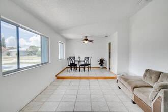 8724 Tall Pine Ln, Unit Master Bedroom in Orlando, FL - Building Photo - Building Photo