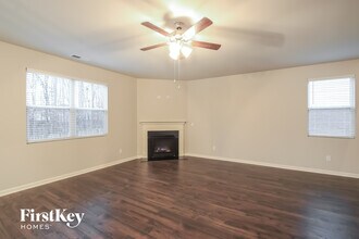 3282 Hawthorn Farm Blvd in Loganville, GA - Foto de edificio - Building Photo