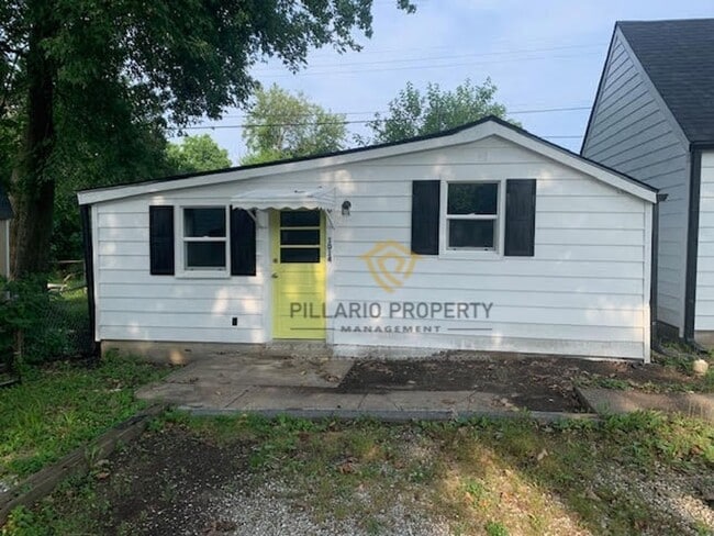 property at 1012-1014 S Worth Ave