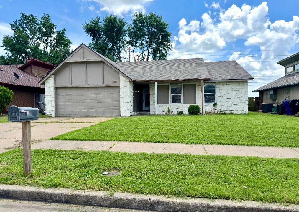 2801 W Houston Pl in Broken Arrow, OK - Building Photo
