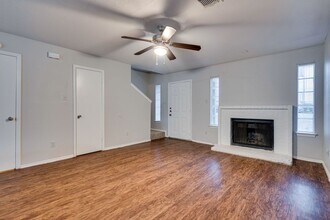 1834 River Crossing Cir in Austin, TX - Building Photo - Building Photo