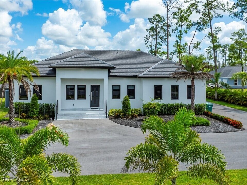 3363 16th Ave SE in Naples, FL - Building Photo