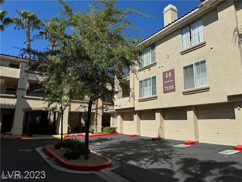 7155 S Durango Dr, Unit 304 in Las Vegas, NV - Building Photo